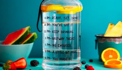 “环保少女”遭以色列驱逐后愤怒喊话 特朗普：她是个麻烦精