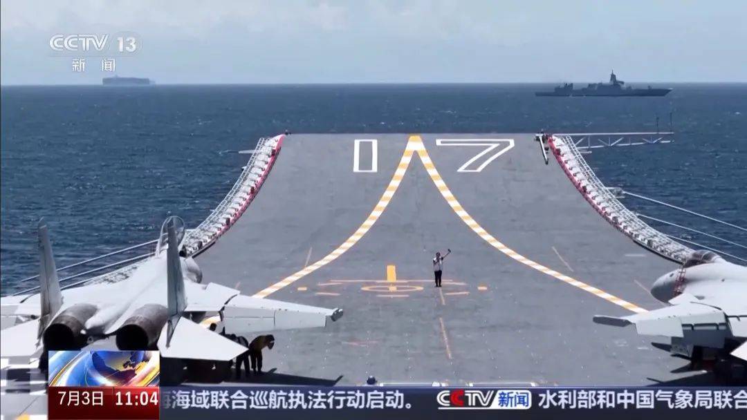 山东舰到访香港，歼-15T首次在航母甲板对公众开放