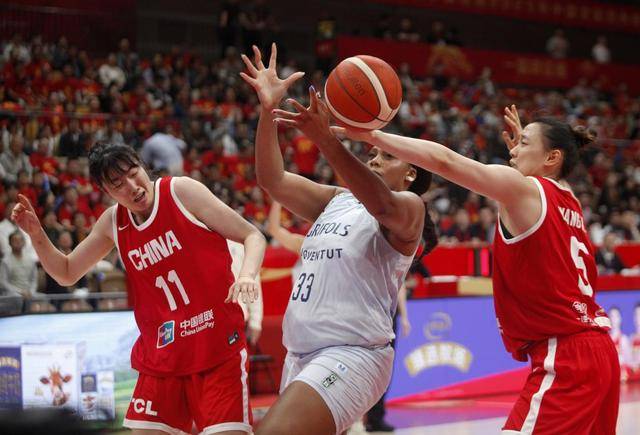 中国女篮热身赛90比81战胜尤文图特