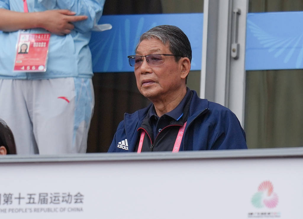 81岁徐根宝带队，上海U20男足摘得全运会铜牌