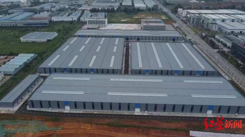 刚亮相就爆单!“成都造”全球首款150英寸菲涅尔光学屏幕订单已排到明年|冲刺四季度