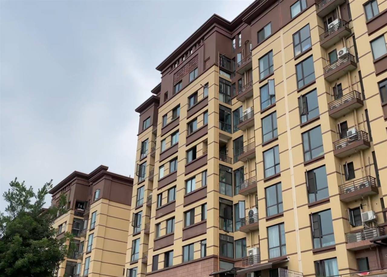 “成都27岁女子家门口被害案”20日开庭，凶手被鉴定有精神分裂症，被害人母亲：这不是躲避刑罚的借口