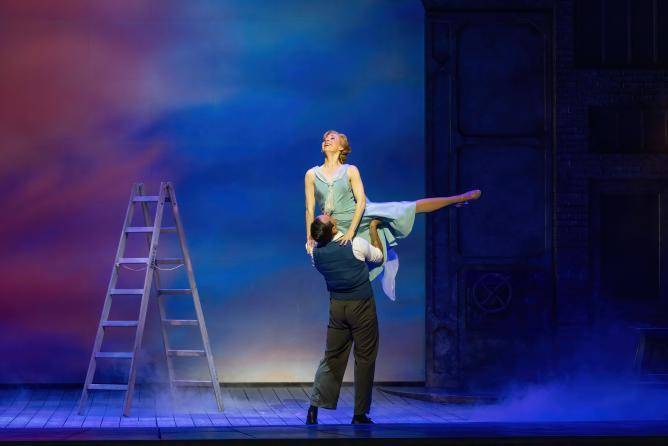 每场演出要用6吨温水，原版音乐剧《雨中曲》将在成都上演